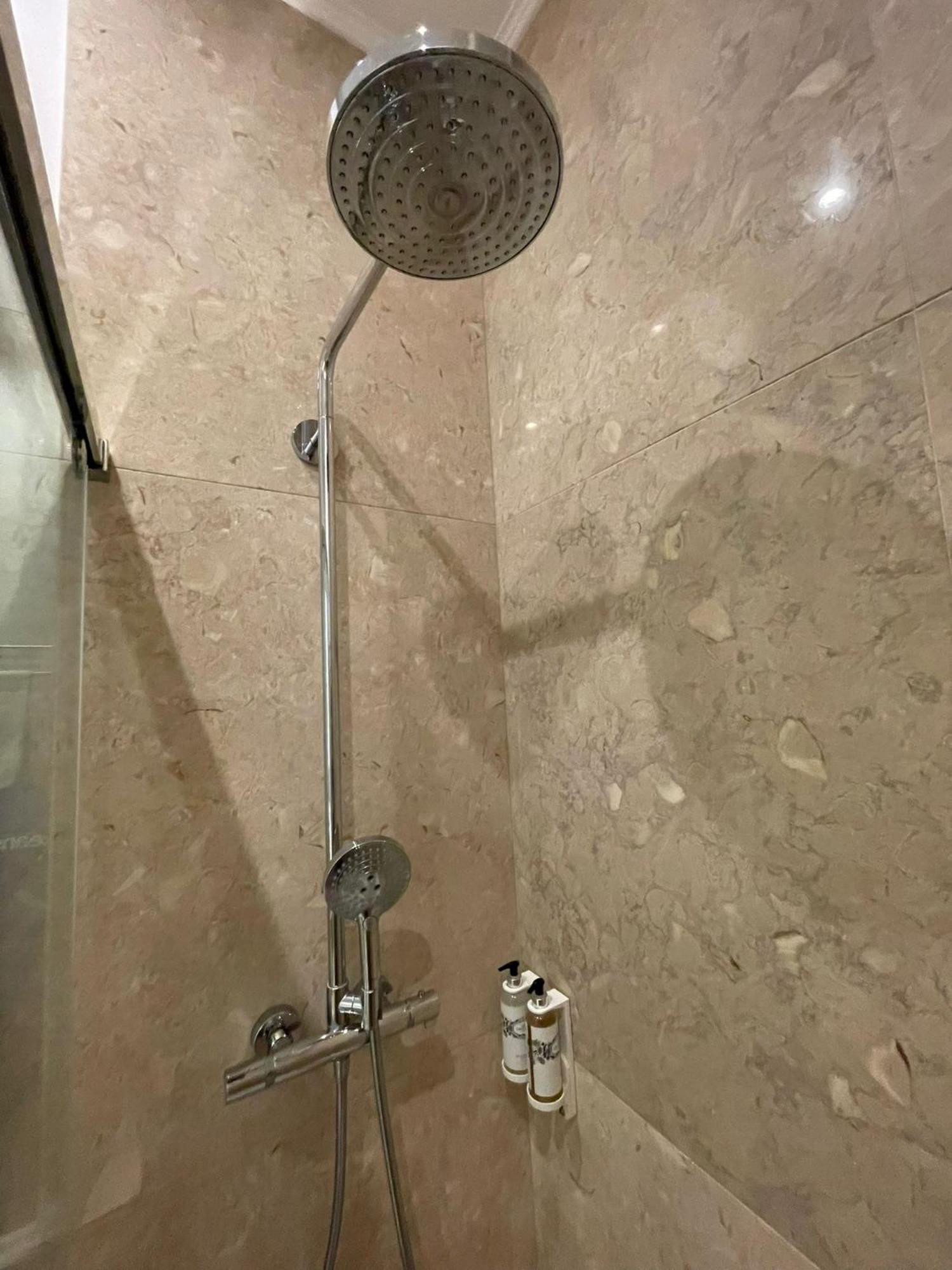 Quarto Grande Com Varanda, Wc Partilhado Habitación en casa particular