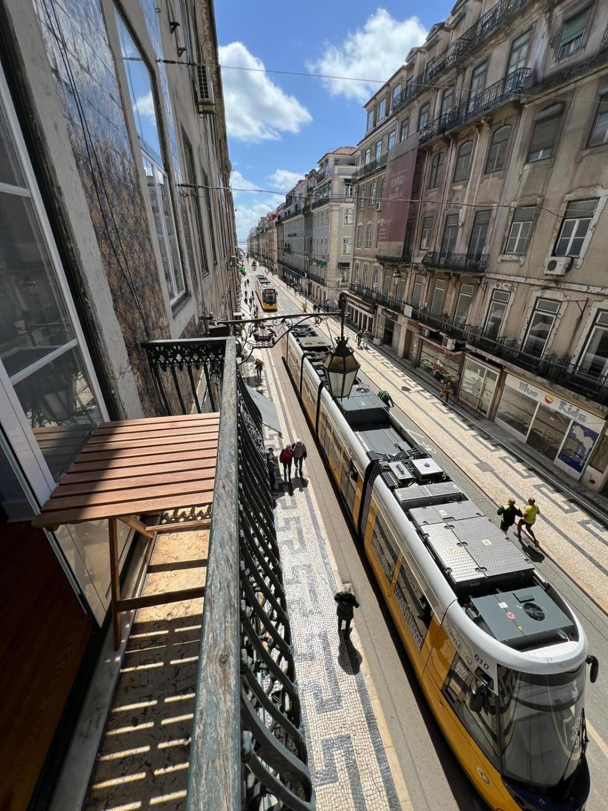 Privat bolig Quarto Grande Com Varanda, Wc Partilhado